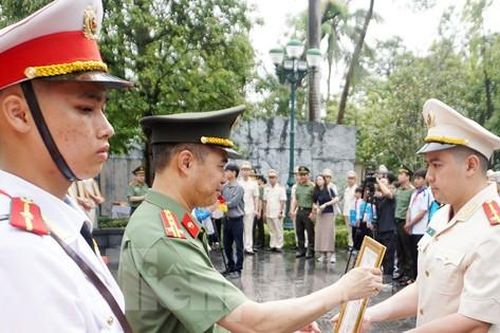 Công an Hà Nội tuyên dương 50 gương thanh niên tiên tiến làm theo lời Bác