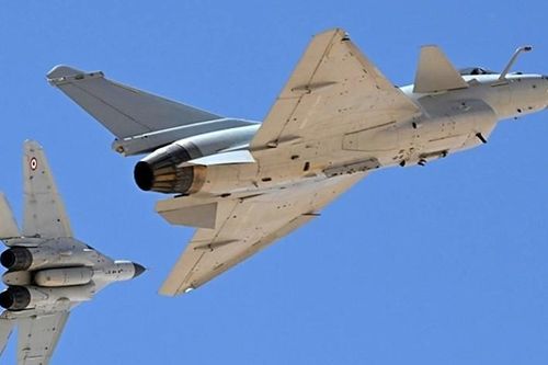 Tiêm kích J-10C Trung Quốc có công nghệ gì mà khiến F-16 Mỹ khiếp sợ?