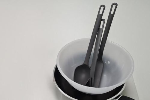 Những dụng cụ nấu ăn gây nguy cơ nhiễm hạt vi nhựa và hóa chất