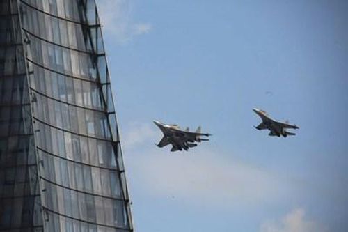 Biên đội trực thăng, tiêm kích Su-30MK2 hợp luyện ngày cận Lễ 30/4