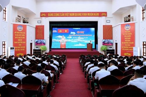 Đẩy mạnh công tác tuyên truyền, phổ biến, giáo dục pháp luật tại Lữ đoàn 169/Vùng 1 Hải quân năm 2025