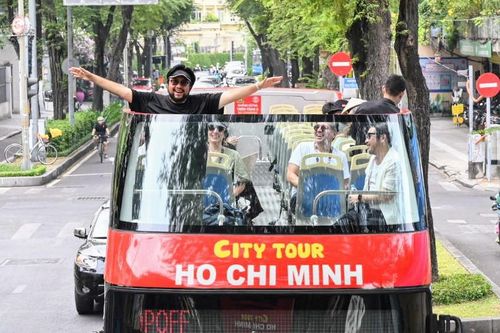 Gỡ nút thắt visa: Chìa khóa để Việt Nam đón 30 triệu khách quốc tế