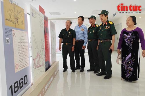 Triển lãm chuyên đề 'Non sông liền một dải' kỷ niệm 50 năm ngày giải phóng miền Nam