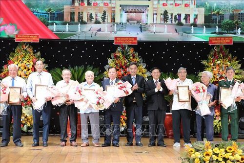 Tri ân các thế hệ quân dân đã xả thân vì Tổ quốc