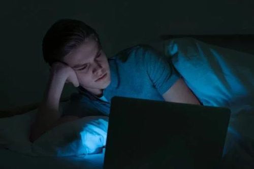 Điều gì xảy ra với cơ thể nếu bạn thường xuyên thức sau 10 giờ đêm?