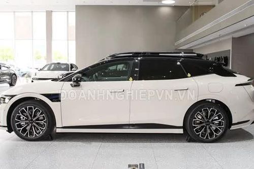 Xe gầm cao công suất 637 mã lực, hệ thống treo khí nén, trang bị 'đỉnh nóc' giá ngang Honda HR-V