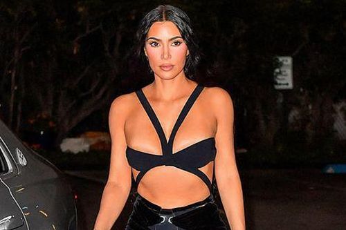 Gu ăn mặc đậm 'mùi tiền' của Kim Kardashian: Váy ăn tiệc tại nhà cũng đính pha lê gần 400 triệu