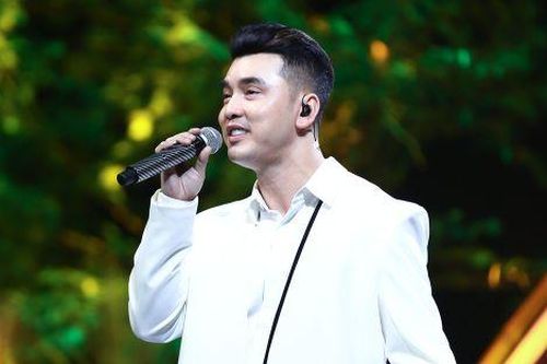 Nam ca sĩ Vbiz từng đựng tiền cát-xê trong bao tải khi đi hát giờ ra sao?