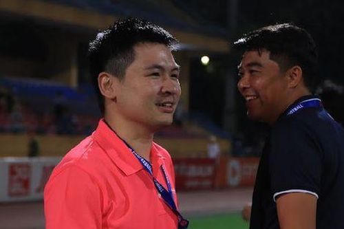 Đội của Nguyễn Xuân Son bất an khi con trai bầu Hiển quyết đoán