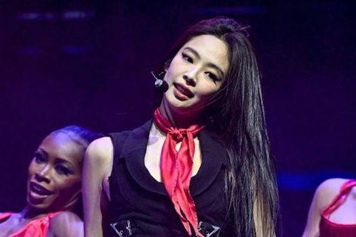 Jennie suýt gặp tai nạn nghiêm trọng tại Coachella 2025, cách xử lý 'gây bão'