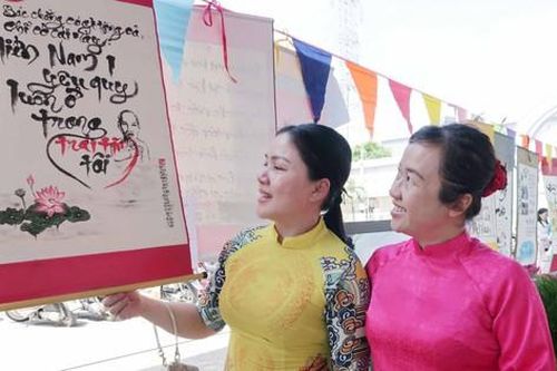 Hơn 130 thí sinh tham gia Hội thi thư pháp những lời nói của Bác về miền Nam