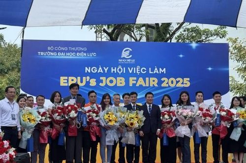 Doanh nghiệp săn 'kỹ sư tương lai' tại Đại học Điện lực