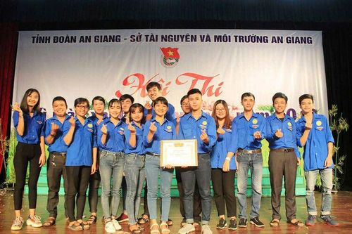 Gương sáng từ giảng đường