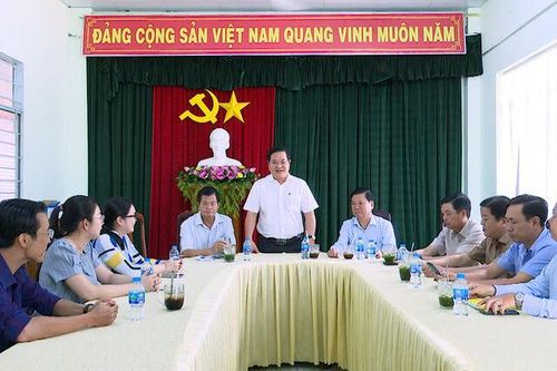 Lãnh đạo TP. Long Xuyên nắm tình hình lấy ý kiến cử tri