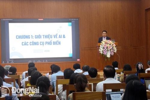 Hơn 1 ngàn cán bộ, công chức các cơ quan khối Đảng, đoàn thể tham gia tập huấn ứng dụng AI