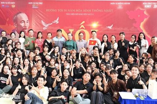 Sinh viên báo chí tự hào đất nước độc lập, hòa bình