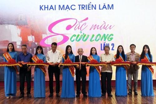 Trường Đại học Cửu Long tổ chức triển lãm tranh 'Sắc màu Cửu Long'
