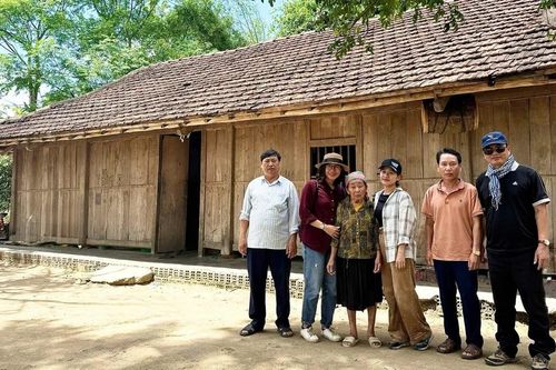 Làng người Mông trên cao nguyên
