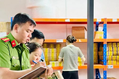Gia Lai: 14 sản phẩm bị thu hồi của hộ kinh doanh Tiệm Phố Núi