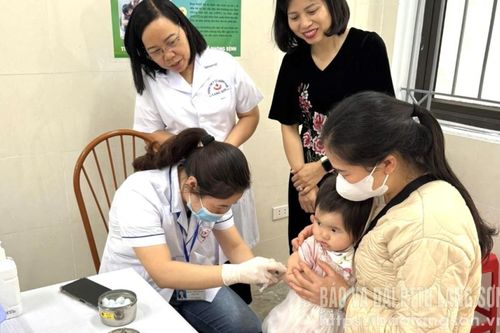 Tiêm chủng mở rộng: 'Khiên vàng' bảo vệ sức khỏe