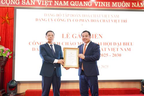 Gắn biển công trình chào mừng Đại hội Đại biểu Tập đoàn Hóa chất Việt Nam lần thứ IV
