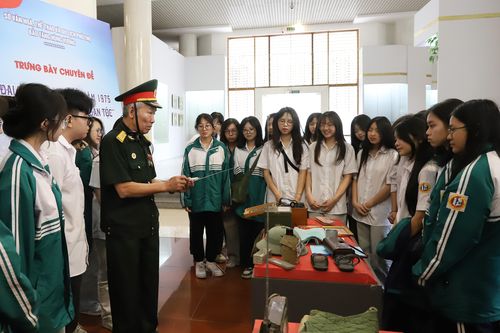 Khai mạc trưng bày chuyên đề 'Đại thắng mùa Xuân năm 1975 - Sức mạnh đại đoàn kết dân tộc'