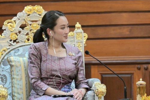 Thủ tướng Thái Lan phải nhập viện do sốt cao