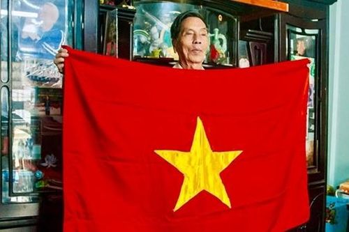 Gặp người giữ cờ Tổ quốc bằng niềm tin son sắt