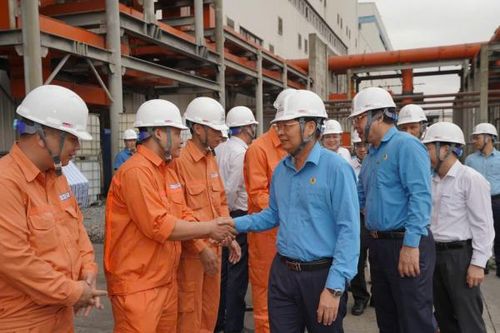 Tổng LĐLĐ Việt Nam thăm hỏi, động viên người lao động Công ty Cổ phần Nhiệt điện Quảng Ninh