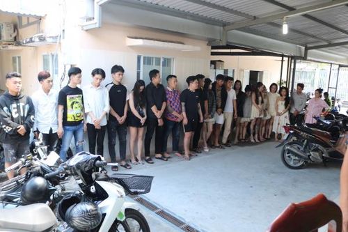 25 nam nữ dương tính với ma túy tại tiệc sinh nhật