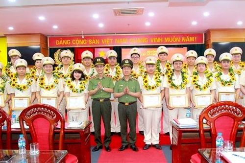 Cục Tổ chức cán bộ tuyên dương 4 tập thể, 16 cá nhân tiêu biểu, xuất sắc