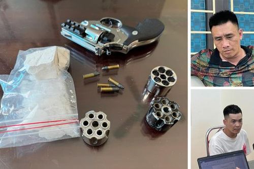 Bắt nhóm tội phạm ma túy, thu 1 súng colt và 5 viên đạn