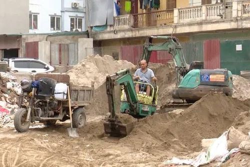 Dự án 'đắp chiếu' thành bãi tập kết vật liệu xây dựng