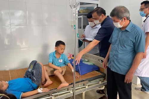Loại trừ ngộ độc thực phẩm đối với 27 học sinh Trường Tiểu học Nước Hai (Hòa An)