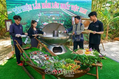 Tái hiện lẩu mắm kỷ lục Châu Á