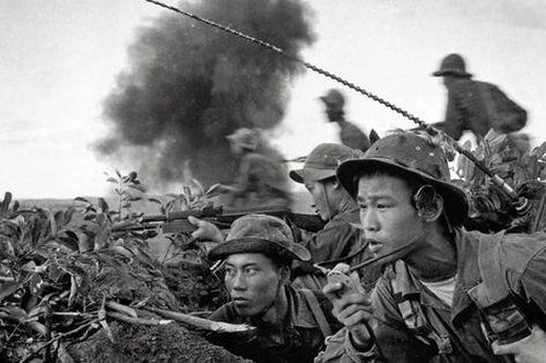 Tượng đài người lính Cụ Hồ đánh Mỹ!