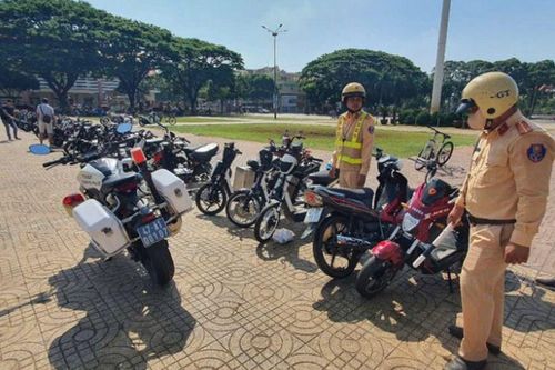 Cảnh sát vây ráp, tạm giữ 64 xe điện thi thố 'độ chế đẹp, công suất lớn', 68 nam nữ sinh lộ diện
