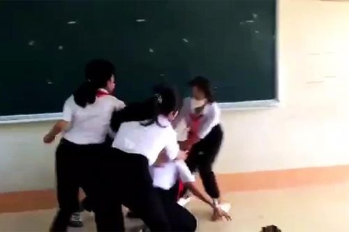 Lớp 7 đã 'biết' kéo bè đánh bạn dã man, phải dạy môn bạo lực học đường từ lớp 1