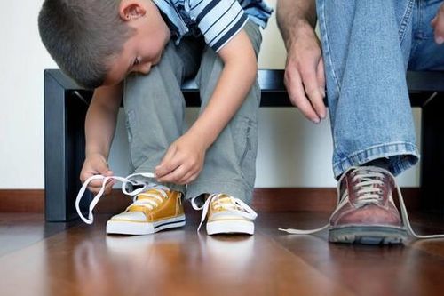 Dạy con nên người: Đừng liên tục sửa lỗi cho con nếu bạn không muốn phải hối tiếc cả đời