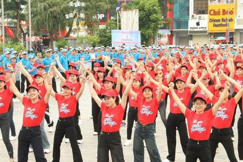 Hải Phòng: Trao 2.500 suất quà cho người lao động có hoàn cảnh khó khăn