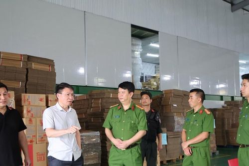 Phú Thọ: Toàn cảnh việc tạm giữ hàng trăm tấn gia vị giả