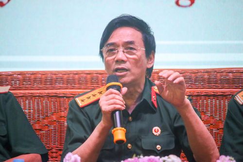 Chàng thanh niên ra chiến trường với đôi bàn tay có năng khiếu hội họa