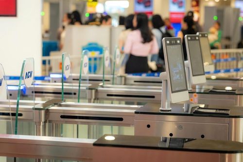 Có thể làm thủ tục bay bằng sinh trắc học trên VNeID tại Nội Bài