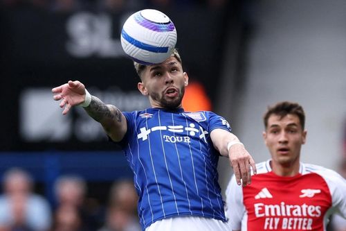 Hố sâu ngăn cách tân binh và ưu tú của Premier League