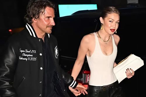 Gigi Hadid gợi cảm bên Bradley Cooper