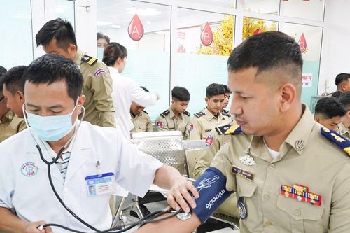 Tổng Lãnh sự cùng gần 80 học viên ngành An ninh Campuchia tham gia 'Ngày hội hiến máu'