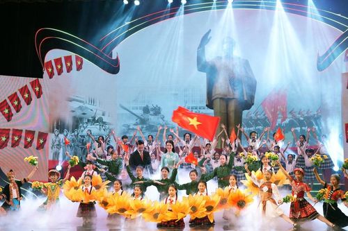 'Khúc ca khải hoàn': Xúc động nghe lại hai bản tin chiến thắng