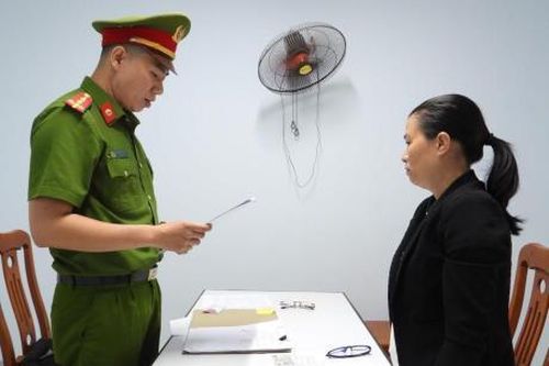 Bắt 'cán bộ thanh tra' rởm