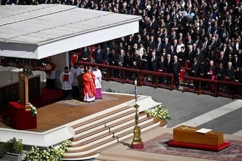 Hàng trăm nghìn người tham dự tang lễ Giáo hoàng Francis