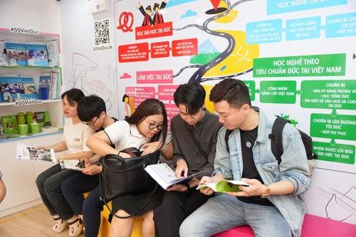 'Chuyến xe Hướng nghiệp' – hành trình chắp cánh ước mơ nghề nghiệp cho thế hệ trẻ Việt Nam